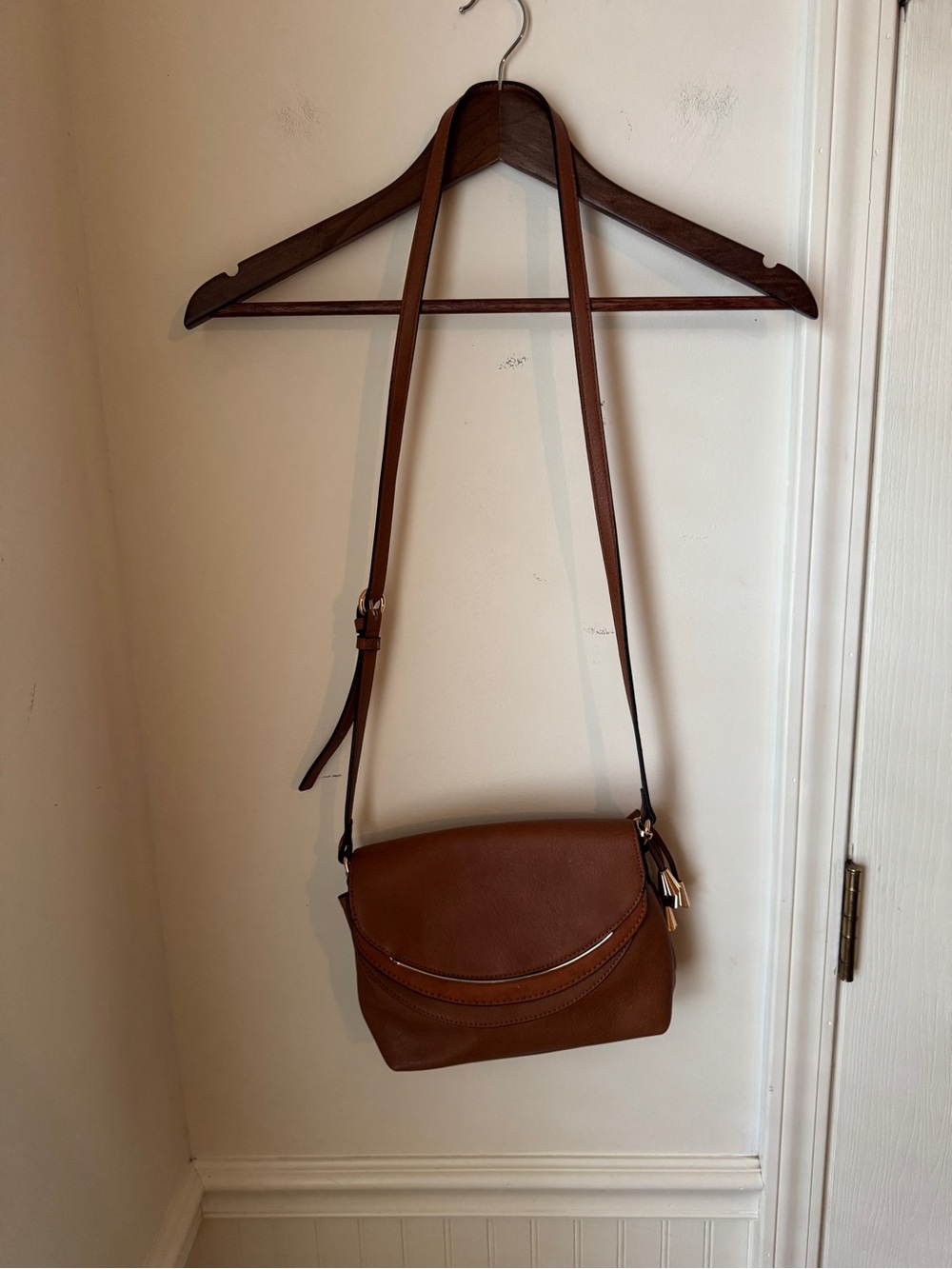 Brown LC Lauren Conrad Blair crossbody bag rose gold-tone and adjustable strap